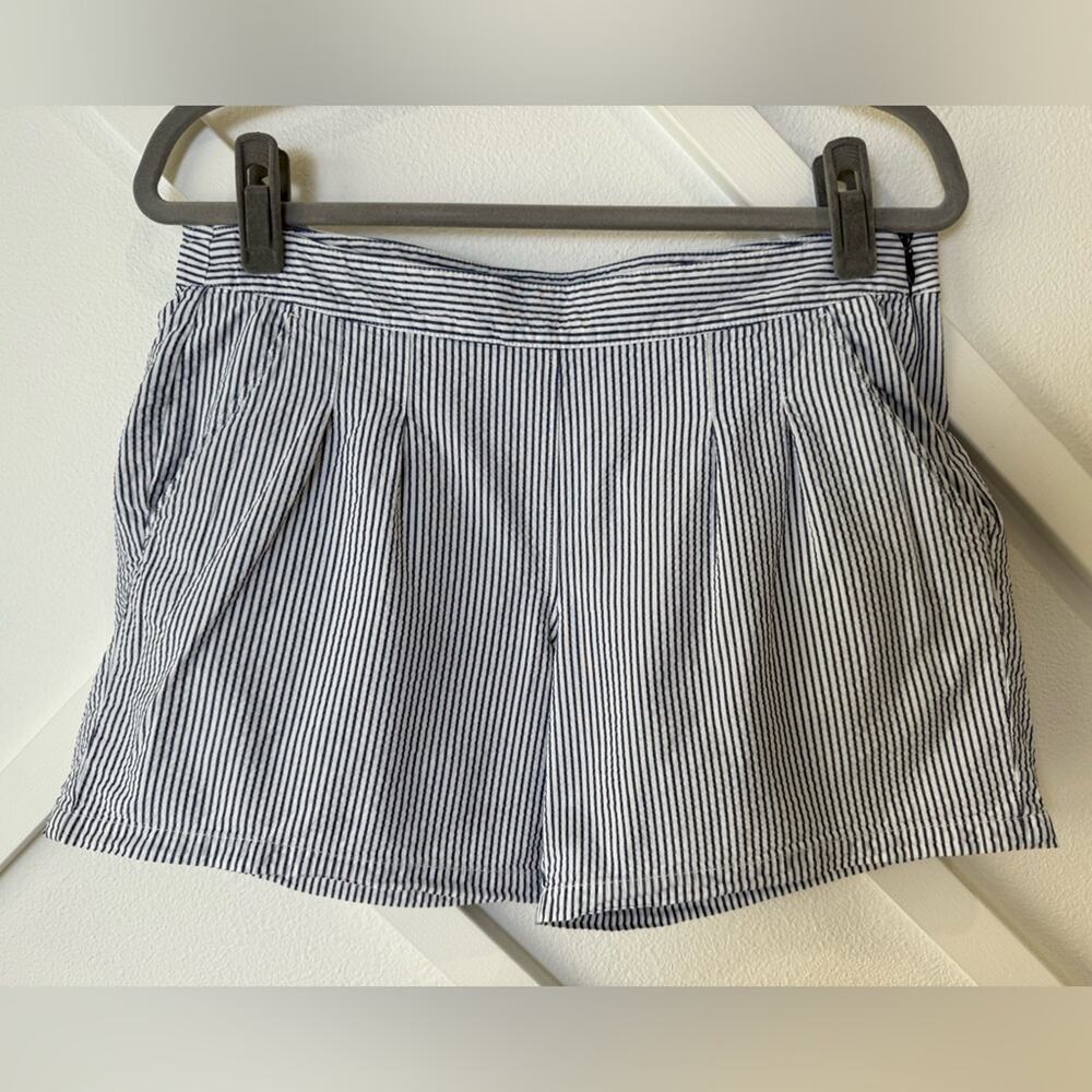 Toad & Co Organic Cotton Blue & White Striped Seersucker 5” Inseam Shorts Size 6